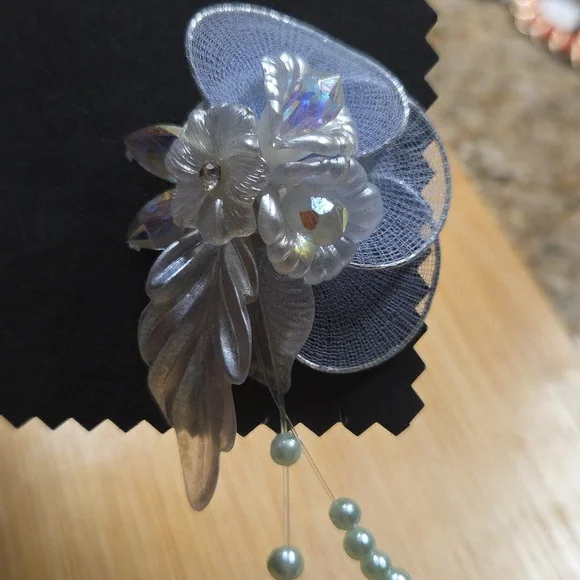 Elegant Floral Beaded Earrings - Picture 5 of 6